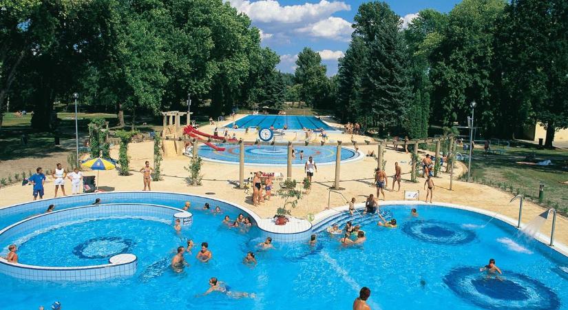 Hiába a hőség, nem működik minden strand teljes kapacitással