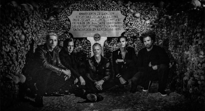 Queens of The Stone Age koncert a föld alól – megjelent az Alive in the Catacombs