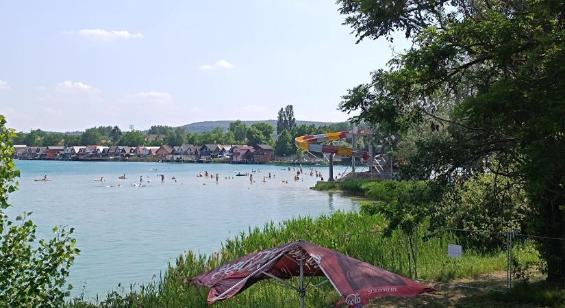 Esztergom kedvenc strandjára menekültek a hőség elől az emberek - FOTÓK