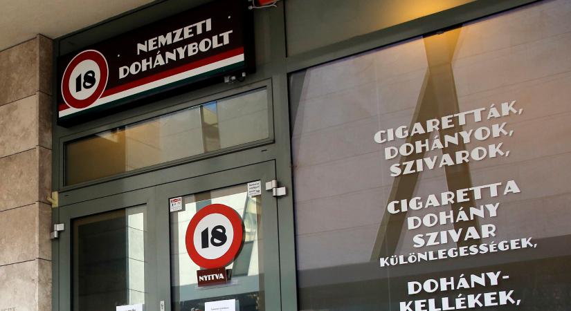 Lángolva égett a Trafik a Széll Kálmán téren