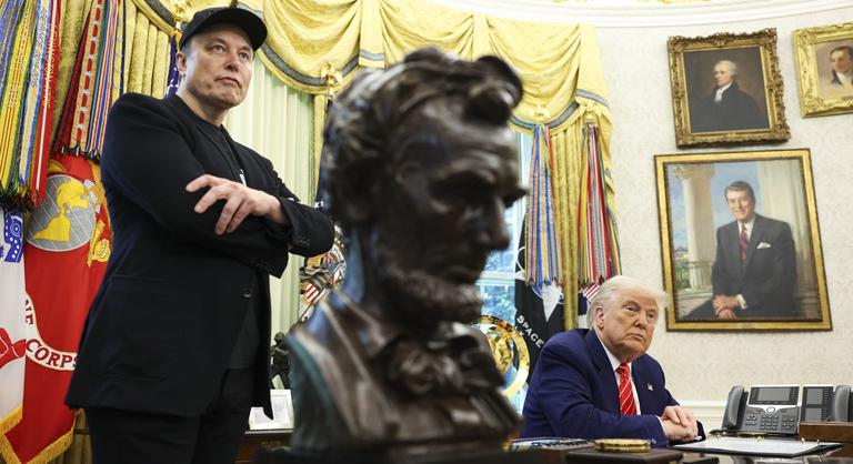 Donald Trump most tönkreteheti a világ leggazdagabb emberét