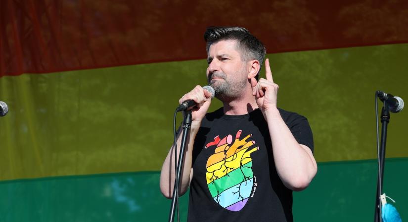 Mélyen hallgat a lengyel EP-képviselő, aki Magyar Pétert védi