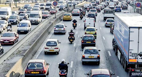 Európai motorostúra: külföldön is szabályos az autópályán előregurulás?