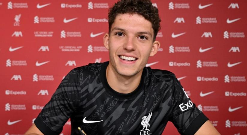 Itt a hivatalos bejelentés, a Liverpool FC-hez igazolt Pécsi Ármin