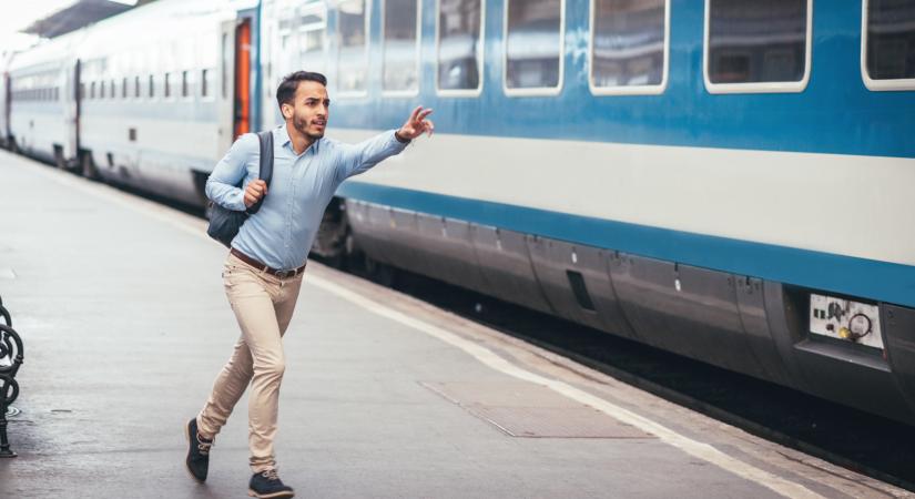 Lassan helyreáll a vasúti közlekedés