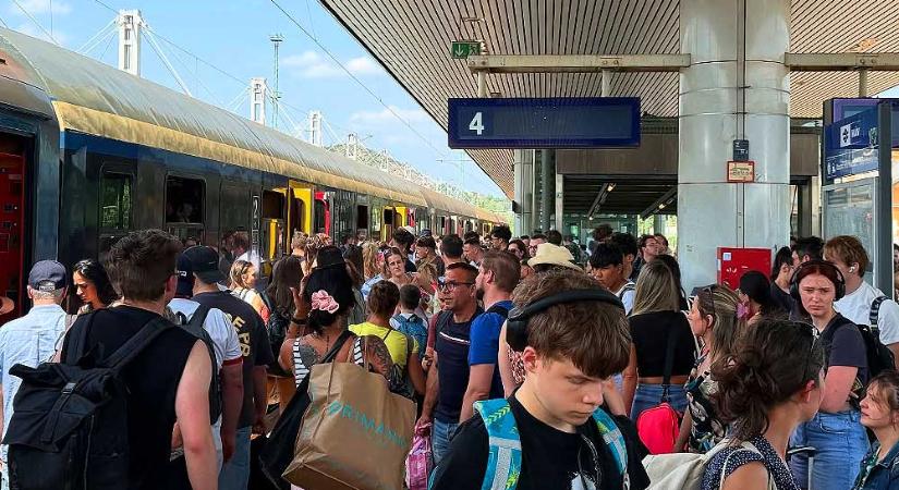 24 órán belül másodszor omlott össze a balatoni vonatközlekedés: több ezer utas vesztegel Kelenföldön