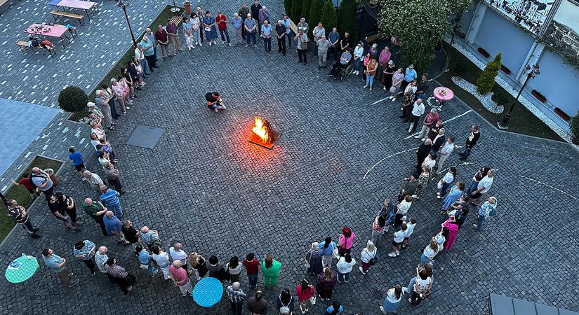 Összetartozásunk Tüze – 6 földrész 48 országának 659 településén, 1172 helyszínen lobbantak fel a lángok