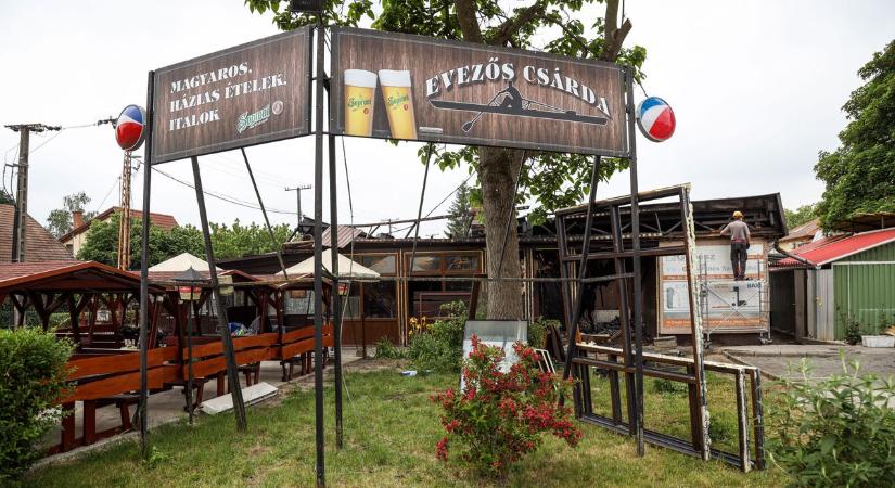 Képeken mutatjuk, hogy hogy halad az Evezős Csárda felújítása