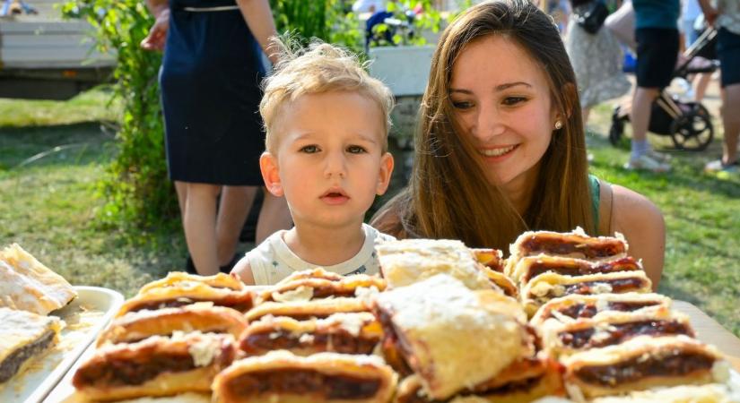 Tízezer rétessel várták a vendégeket a II. győrújfalui rétesfesztiválon - XXL galéria