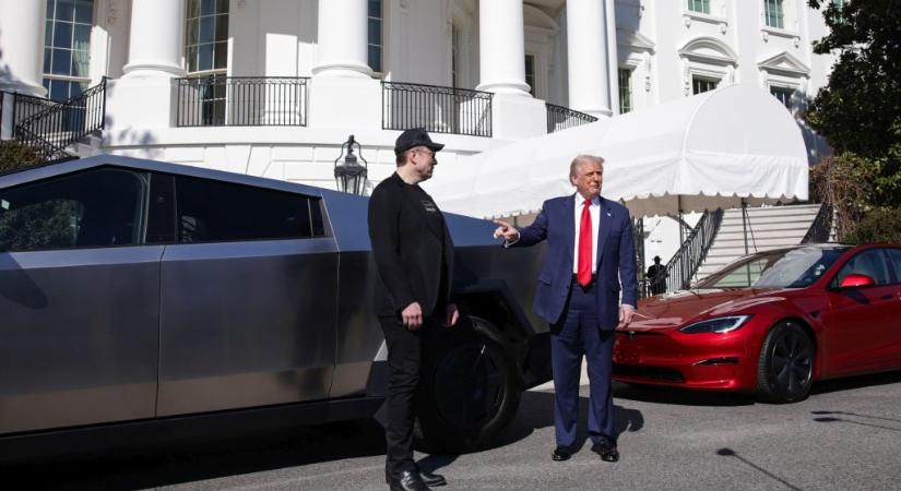 Donald Trump tényleg hátat fordít Musknak: még a Tesláját is eladja, amit márciusban vásárolt