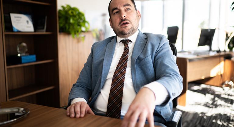 Hegyi Zsolt MÁV-vezér bejelentette: klímás buszokkal állnak készenlétben