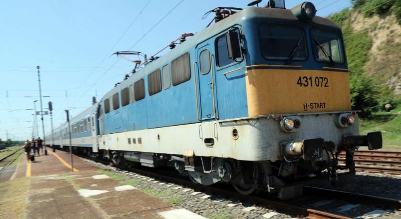 MÁV-vezérigazgató: Ha működik a sorompó, ha nem, holnap az összes busz ott ál majd Kelenföldön