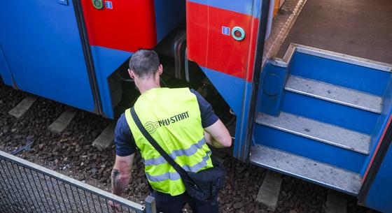 Az összes szabad klímás busszal készenlétben áll a MÁV Kelenföldön vasárnap