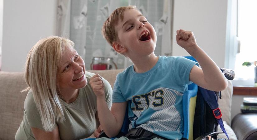 Hihetetlen, miből fedezi a különös betegséggel küzdő Zsombi fejlesztéseit édesanyja