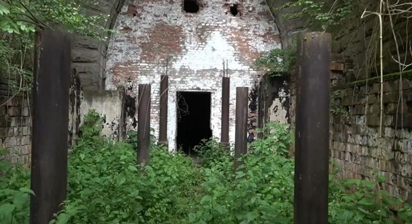 Posztapokaliptikus baranyai helyszínre bukkant a youtuber, majd elment a falig (VIDEÓ)