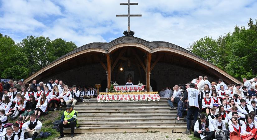 Pünkösdkor a szentlélek eljövetelét ünneplik a keresztények