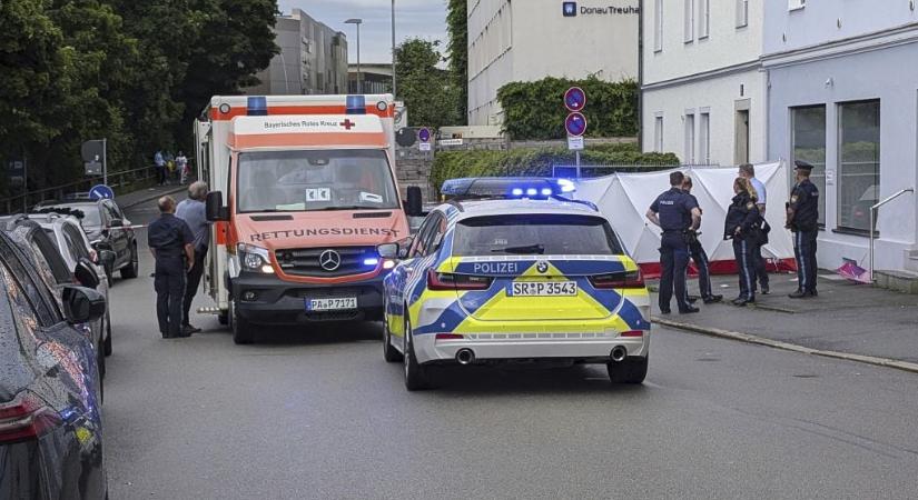 Borzalmas tragédia történt: megint a tömegbe hajtott egy autós – szándékosan üthette el az embereket a sofőr
