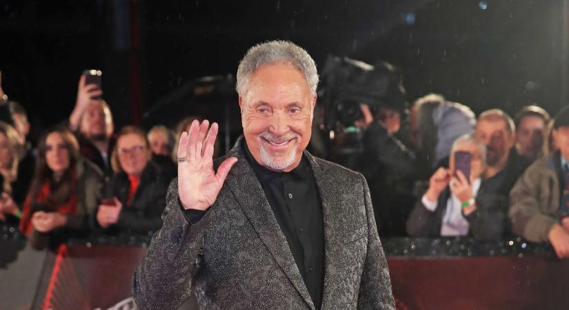 85 éves lett a Sexbomb előadója, Tom Jones – Nem ő az egyetlen, aki ennyi idősen aktív a színpadon