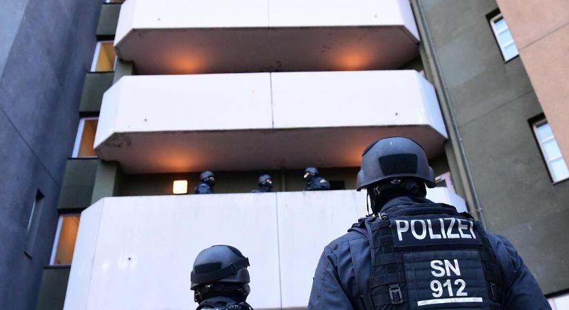Új fegyvert kapnak a német rendőrök – ez a megfelelő válasz a késes támadásokra?