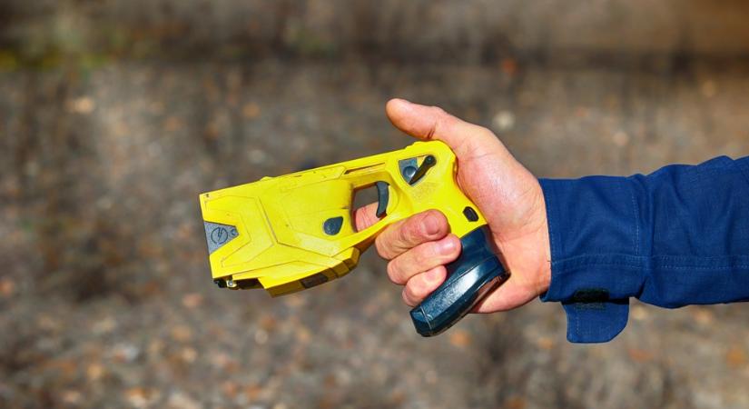 Sokkolópisztolyokkal szerelik fel a német rendőröket
