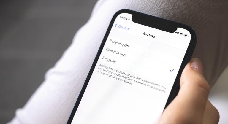 Eltűnhetnek az iPhone-ok legnépszerűbb funkciói az európai piacról egy uniós szabályozás miatt