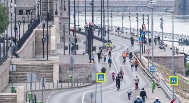 Pünkösd: A hétvégén autómentes a pesti alsó rakpart