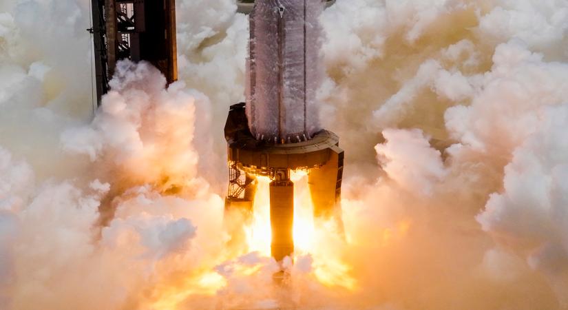 A SpaceX már készül a Starship 10. tesztrepülésére, beindította a Super Heavy gyorsítórakétát