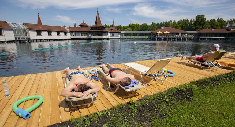 Bezárt a hévízi Tófürdő főépülete – teljes a bizonytalanság a városban