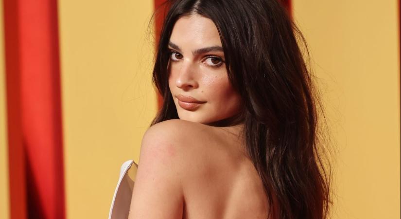 Emily Ratajkowskit fenéktortával köszöntötték a születésnapján