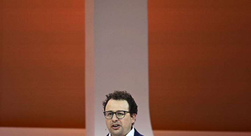 Dario Amodei: Az AI miatt az amerikai munkanélküliségi ráta már Trump elnöksége alatt 20 százalékra ugorhat