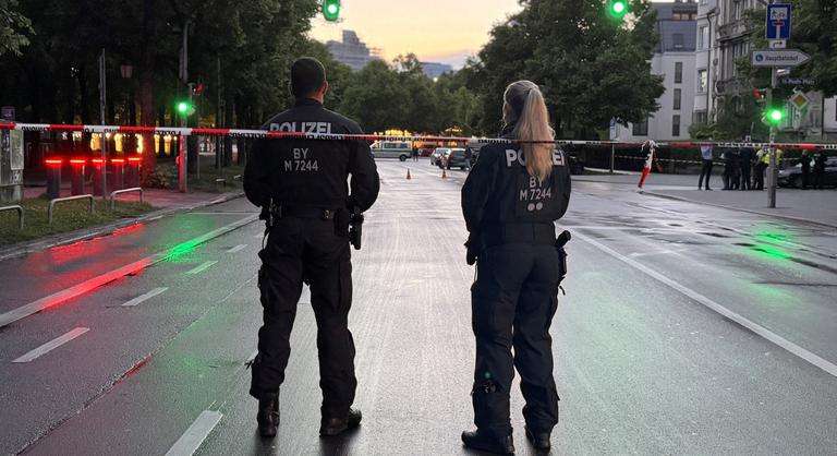 Újabb késes támadások Németország két nagyvárosában, egy nő életét veszítette, az egyik elkövetőt lelőtték