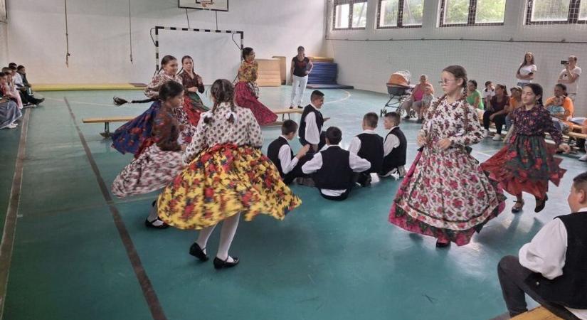 Lulugyi Roma Gyermek Néptánccsoport Vajdácskai fellépése