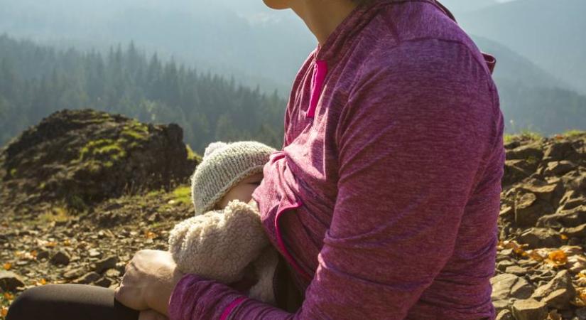 100 kilométeres ultramaraton győztesr lett a nő, aki futás közben szoptatta féléves gyermekét
