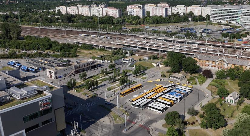 Lázár: háromszázszorosan túlbiztosítjuk a mai napot