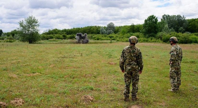 A robbantással ismerkedtek a katonák