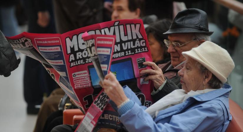 Most éppen ezzel, az amúgy ingyenes szolgáltatással próbálják lehúzni az időseket
