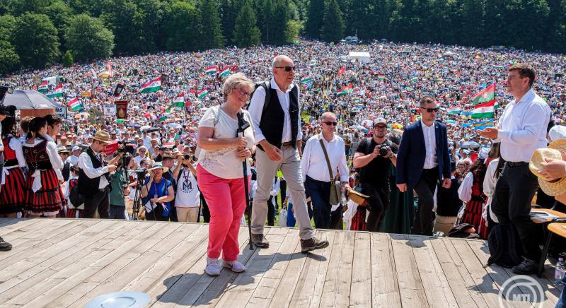 Több százezren érkeztek a csíksomlyói búcsúra