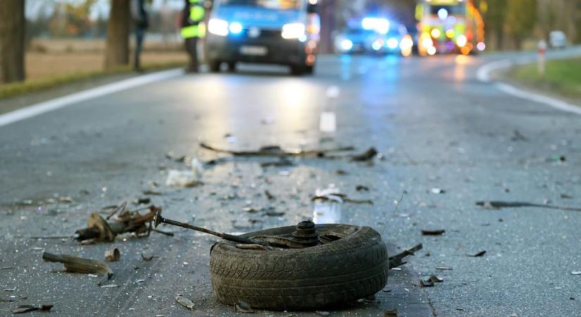 Négyes karambol történt a 6-os úton, Bonyhád és Kakasd között