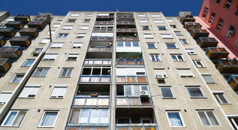 Felfoghatatlan horror a Széchenyi-lakótelepen: apa és fia vérbefagyott holttestére bukkantak (18)