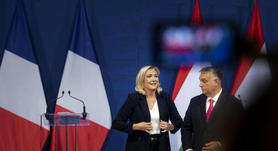 Orbán megérkezett Franciaországba, migránsok által felégetett üzletekkel riogat