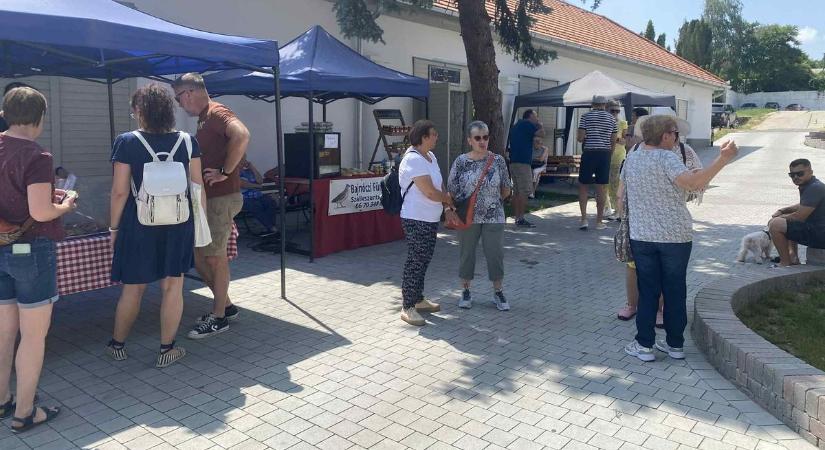 Ízek, élmények, közösség – termelői piac a kúria udvarán (képgalériával és videóval)