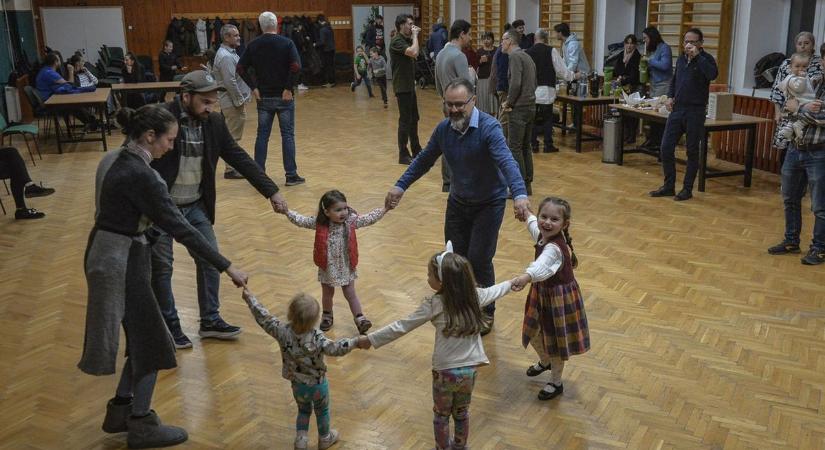 100 év – 100 néptáncos: újra együtt ünnepelnek a Tisza-menti népdalkörök Görbeházán