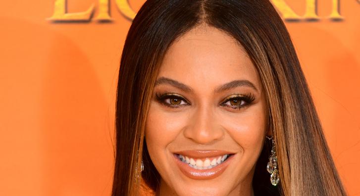 Koncert közben esett le Beyoncéról a nadrágja, kreatívan próbálta megoldani a szituációt