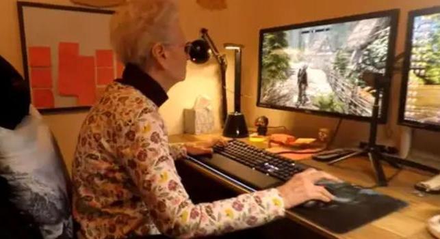 9 esztendő után váltott játékot a 89 éves videós, Skyrim nagyi