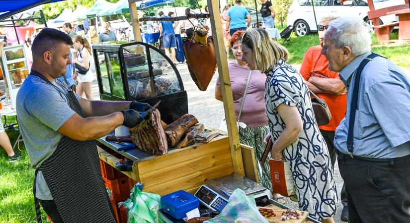 A kánikula ellenére megtelt a Völgy termelői piac (galéria)
