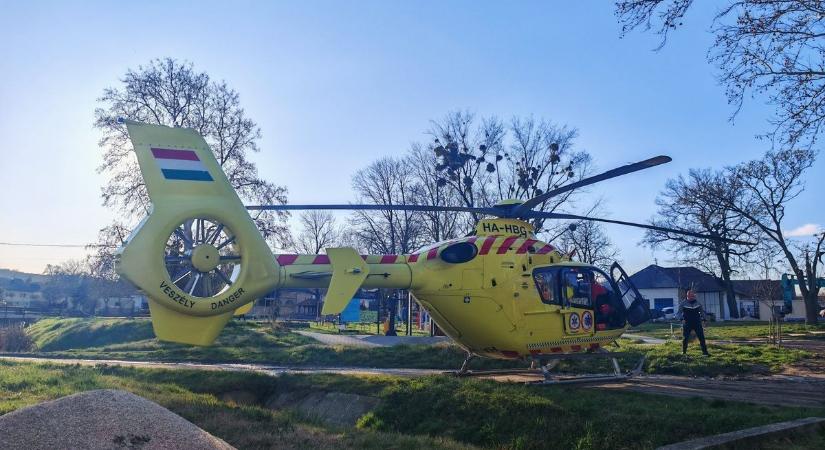 Dráma az utakon: mentőhelikoptert szállt le, a sofőr életéért küzdöttek - helyszíni fotók