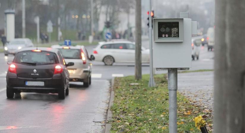 Kiderült meddig lát el a traffipax. Hogyan lehet elkerülni a bírságot?