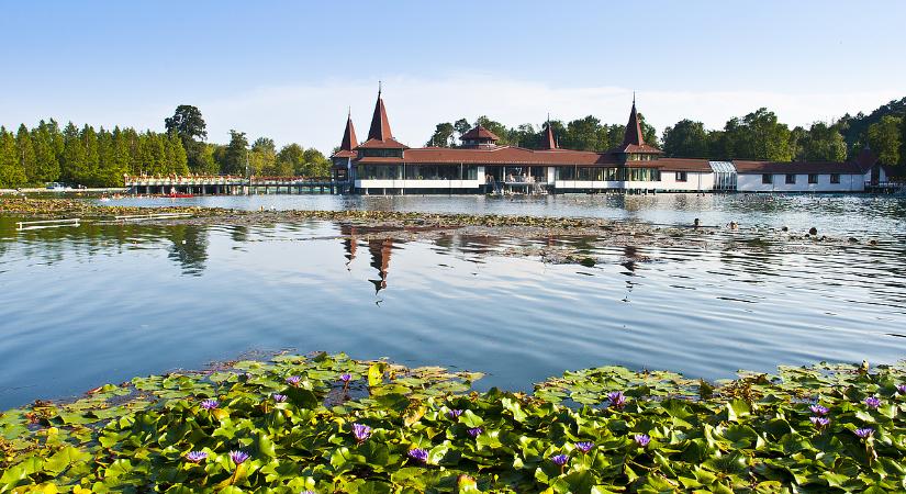 Titokzatos körülmények között bezárt a hévízi Tófürdő főépülete