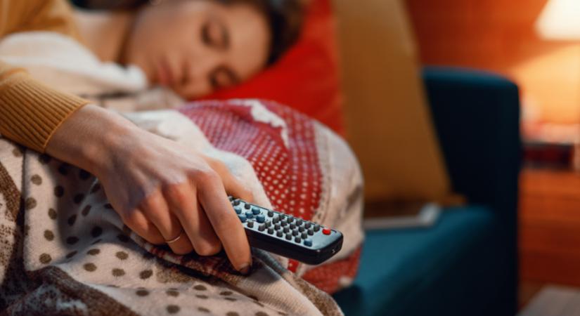 Kiderült, ezért nem szabad soha bekapcsolt tévével aludni