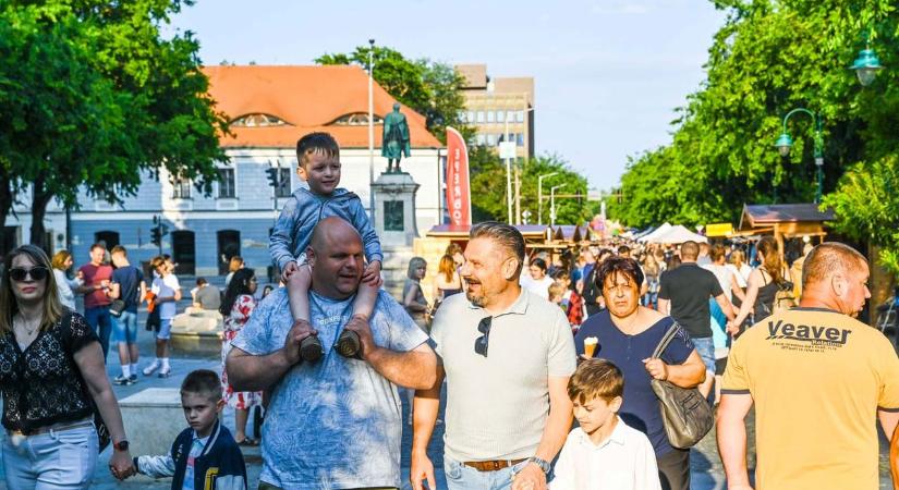 Igazán életre kelt Szekszárd belvárosa (videó)
